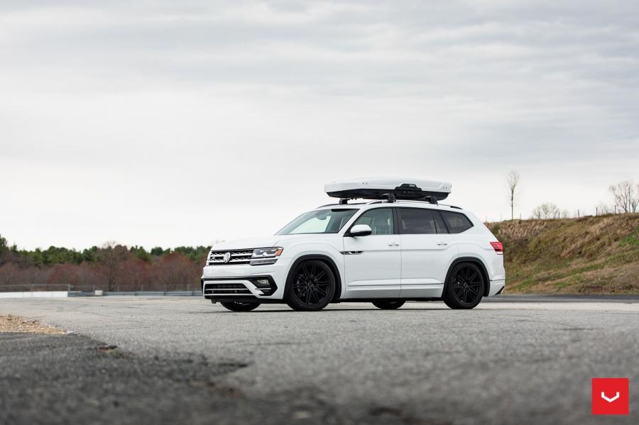  Volkswagen Atlas R-Line on Vossen Wheels (CV10) 2019 года  (фото 5 из 53)